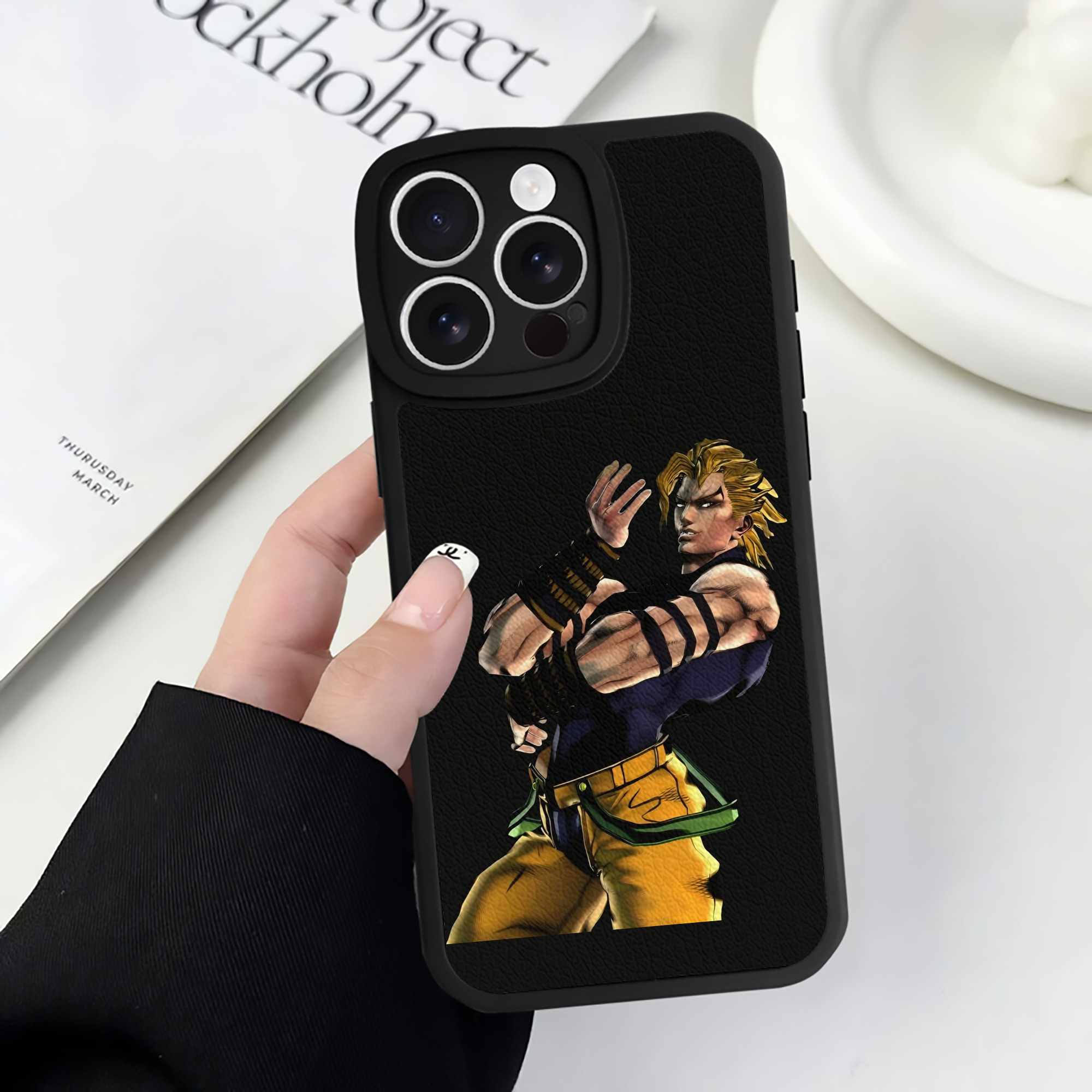（画像用） ジョジョの奇妙な冒険 ディオ?ブランドー JoJo's Bizarre Adventure Dio Brando 【iPhone 16シリーズ対応】シリコンスマホケース（レザー調） 材質：シリコン
